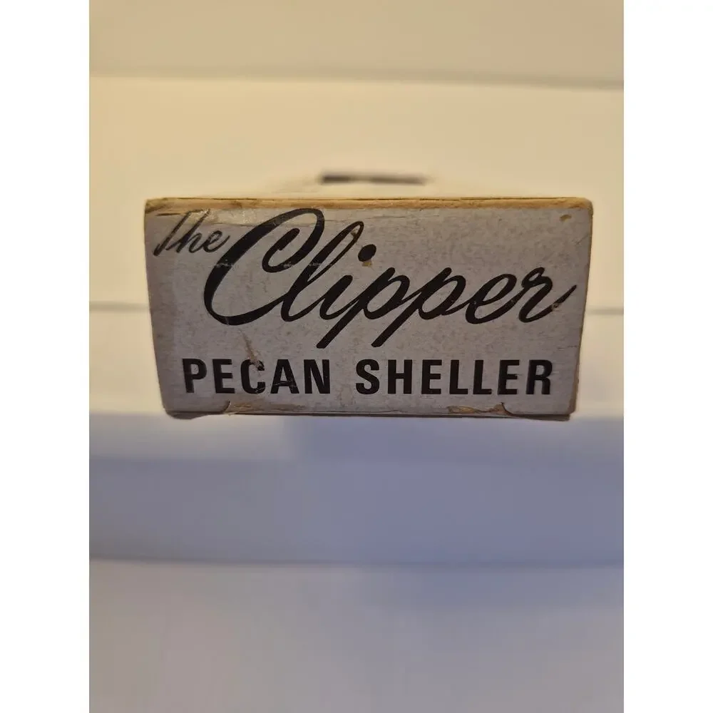 The Clipper Pecan Sheller Vintage USA Pre-Owned In Box Metal